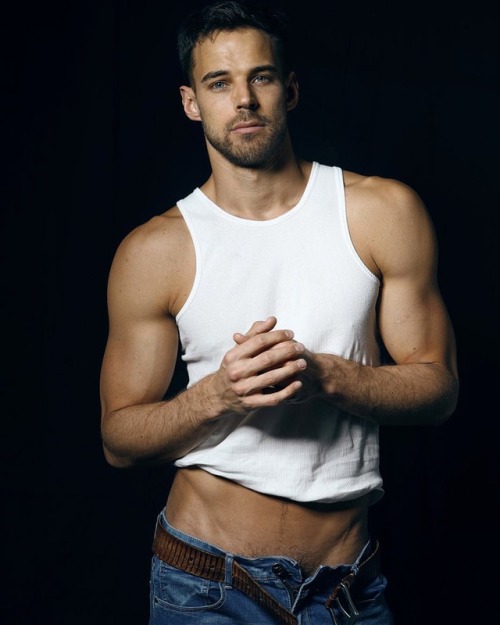 chestnbreast: Thom Panto | US-american dancer and male model | See more @thompanto