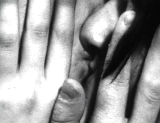 zaehle-mich-zu-den-mandeln:  There are two ways to reach me: by way of kisses or