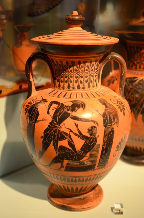 lionofchaeronea:Neoptolemus kills King Priam during the sack of Troy.  Attic black-figure amphora, a