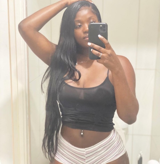 princejazziedad:DeliciouslySexy Curvy Lucious BootiDelicious 💜🤍💙