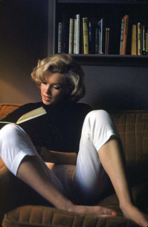 thisfemaleform: missingmarilyn: Marilyn Monroe photographed by Alfred Eisenstaedt, 1953.