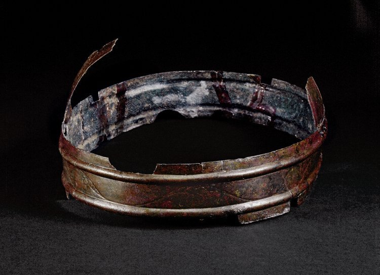 archaicwonder:  La Tène Copper Crown &amp; Its Owner, C. 250-150 BCFrom Mill