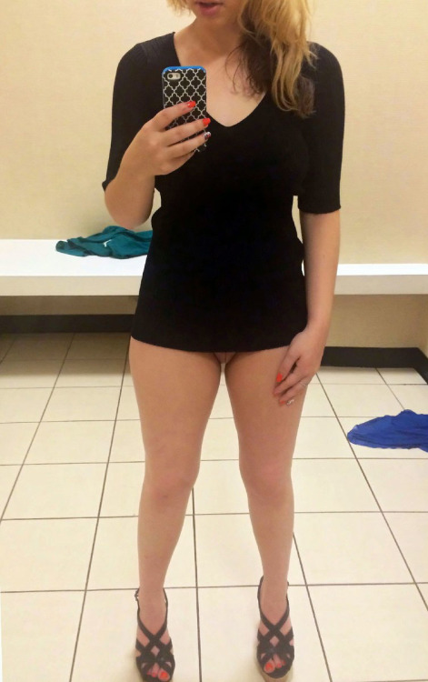 happyhumps:  Hi Everyone,I am back with more pics!Check part 2 on my blog for more pictures.I hope you enjoy my pics ;)Reblog if you like my pics and want MORE!Enjoy! xoxoxo -Ashley @ HappyHumps.tumblr.com