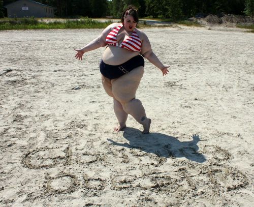 garyplv:  shorthairedjesus:  it says Glorify Obesity :)   √