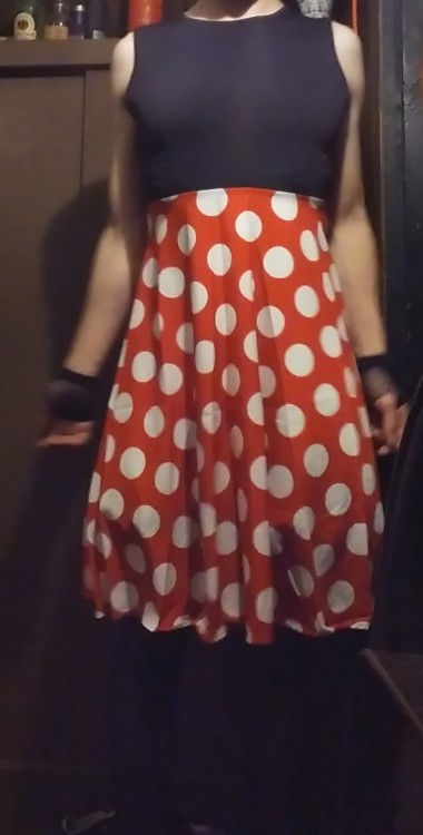 My Halloween costume.  Sexy house wife.  Looking for people near Champaign, Illiinois.  Message me o