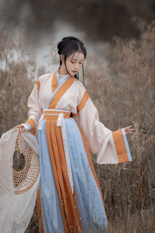 chinese hanfu by 朝露之城