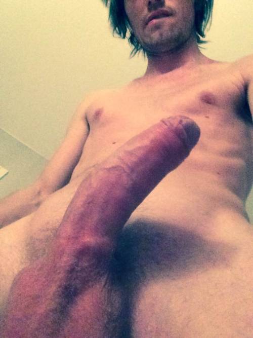 nakedguysfromkik:  Treasure :)  next post, his cum!