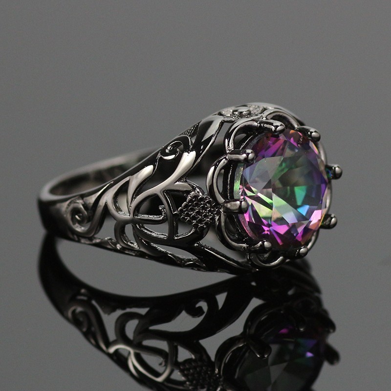 winterxphoenix:  flower-whisper:  A unique and beautiful crafted ring that you would