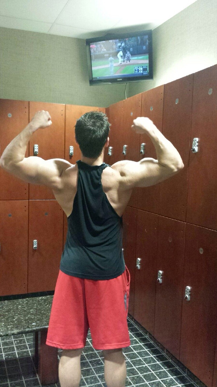 cdnmooselr:  jlayton4:  My attempt at a bodybuilding pose. Double bi to back.  FUARK