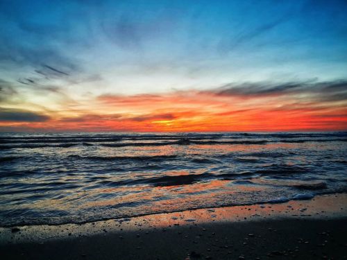 Sunset colors#lithuania #nature #natural #wild #spring #fresh #water #sea #balticsea #seaside #waves