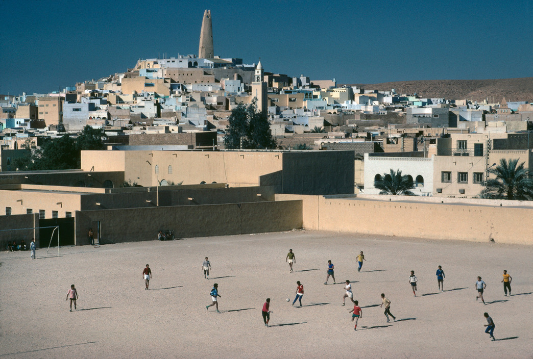 unrar:  The city of Ghardaia in the south of Algeria 1982,   A. Abbas.