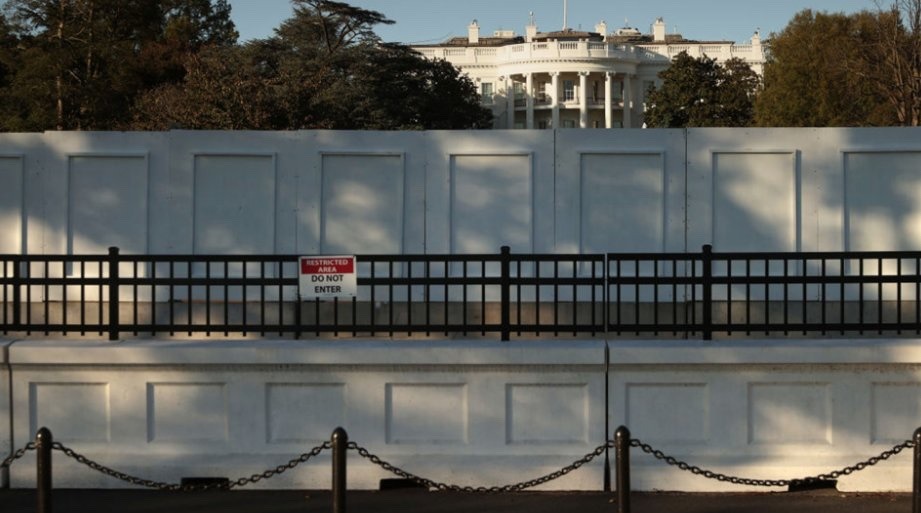 hellovagirl:On Election Day, a new security fence has been installed to create an