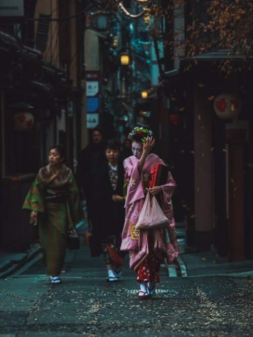 Omi aka Omi Kim aka Cram Box (Japanese, based Osaka Prefecture, Japan) - 着物のある生活 (Kimono Life), Phot