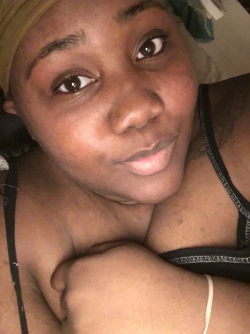 its-me-kira-e:  When your cute with and without makeup 😘😘