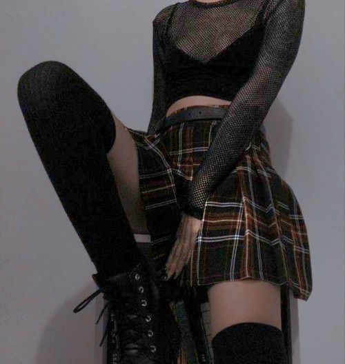 PANSY PARKINSON AS A VAMPIRE WITH A PARALYTIC TOUCH GIFT