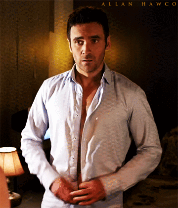 mattmassacre666:  Allan Hawco shirtless gifs 😍 