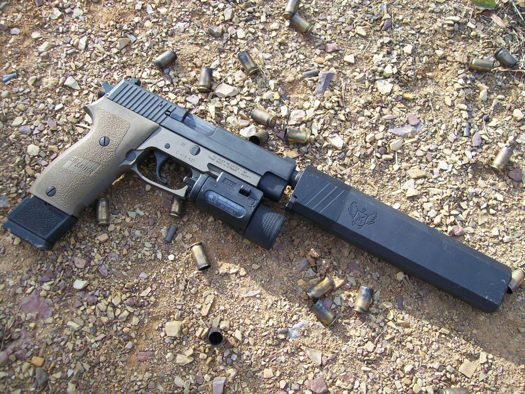 everyday-cutlery:  Sig Sauer P220 + SilencerCo by ainfantry7