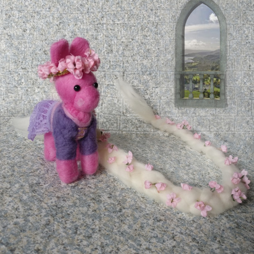 mintyliciousbjd: sbslink: mintyliciousbjd: Some go wild over hair extensions, but this princess pony