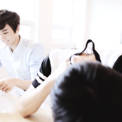 jeonwoof:  flustered byunghoney ( *´艸`) 