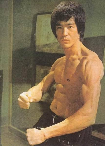 feiyueshoesusa:  Jackie Chen, Jet Li, Donnie Yen and Bruce Lee’s muscle  Looking