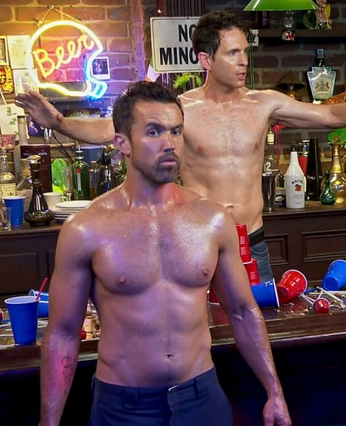 tinglingpeter:Rob McElhenney &amp; Glenn Howerton in It’s Always Sunny in Philadelphia
