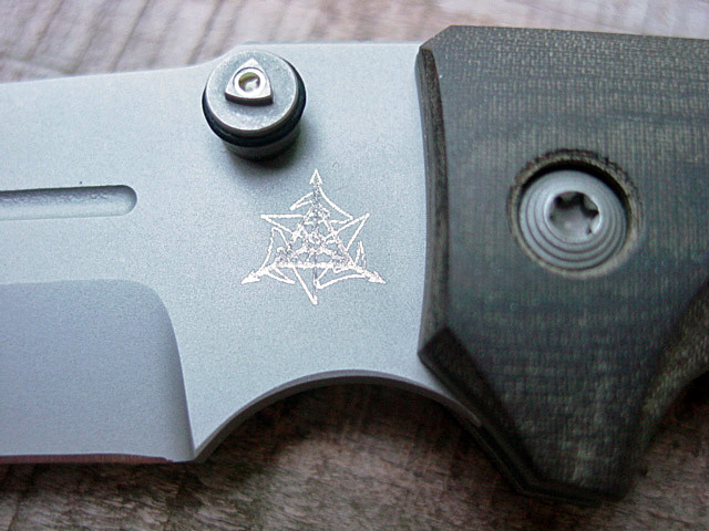 knifepics:  Deryk Munroe