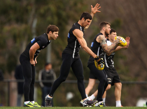 giantsorcowboys:  Wednesdays in Tights! Quinten Lynch and Harry O’Brien Sport The Lycra In Training Today! Sexy As Hell, Baby! 