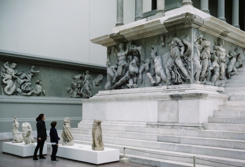 untitled-1991:thomas struth “pergamon museum 6″ 1996