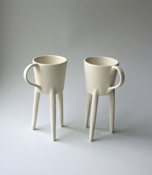 Giraffe is the name of this adorable ceramiccup that stands on 3 tall legs, handmade by Madrid-based