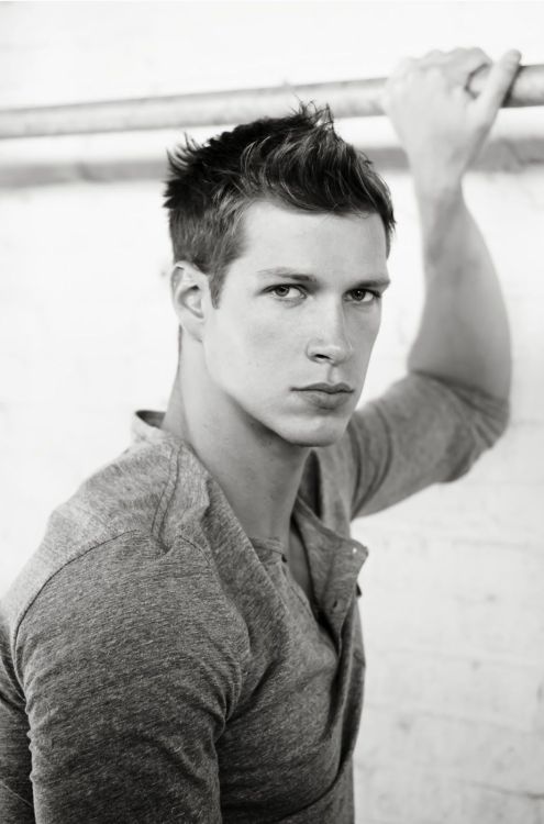 menidliketosharewithyou:  those lips.  those eyes.  amazing! 