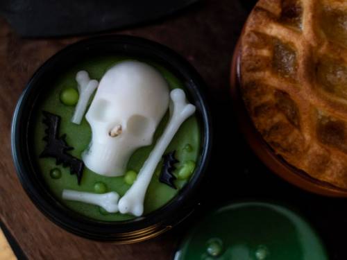 figdays:    Witch’s Brew Cauldron Candle //   DarkCraftsShop  