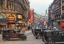 sirpeter64:Rare early colour shot of London in the 1930’s. 