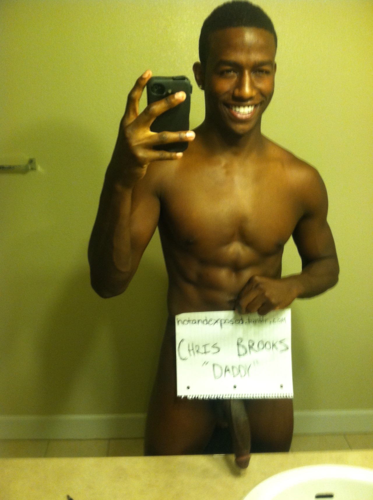 djarno:  bigblackdallasdaddydick:  hotandexposed:  Hot, exhibitionist MMA fighter