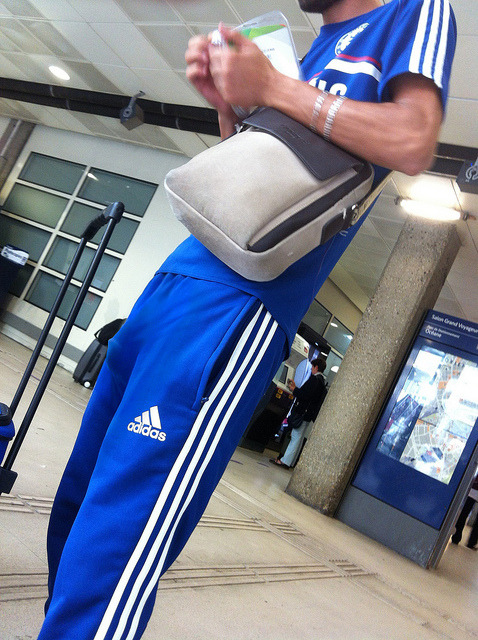 spycamdude2:  Freeballing! Big Bulge caught at train station! Follow me!….http://spycamdude2.tumblr.com/ 