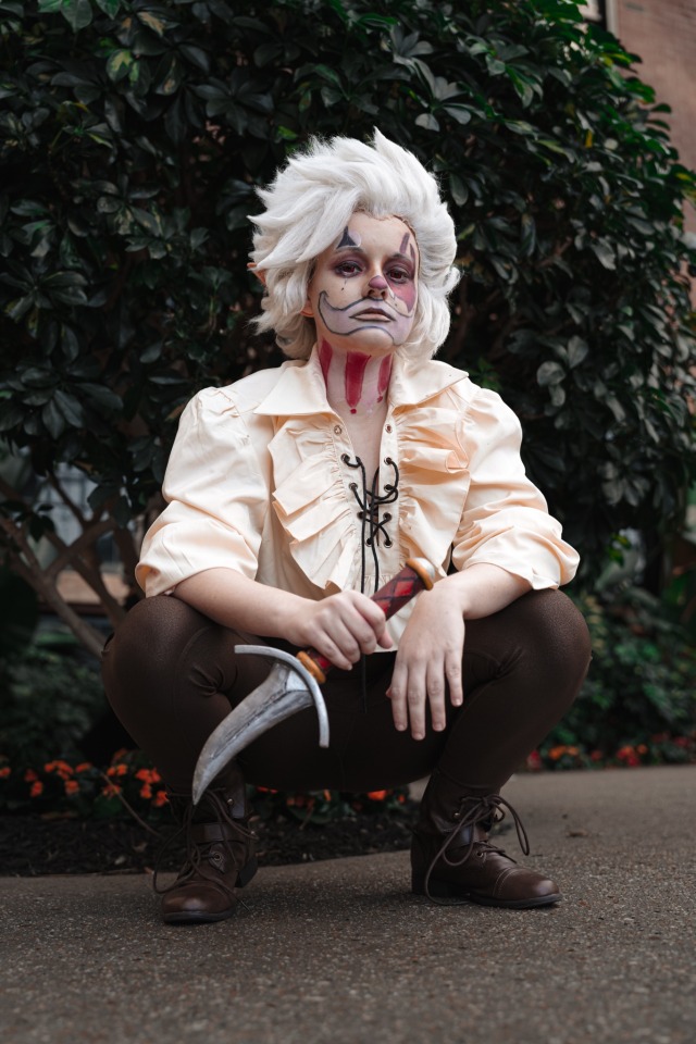 Clowning around as Astarion XD❤️
📸: @justinpinedamedia on Instagram
Prop made by me!!
Wig styled by me!! Hades v2 in Silver 