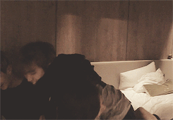 shindeul:  when cnu comes to visit sandeul and jinyoung’s  hotel room 