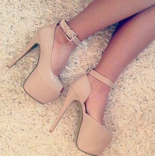 (via Glam Nude Heels)