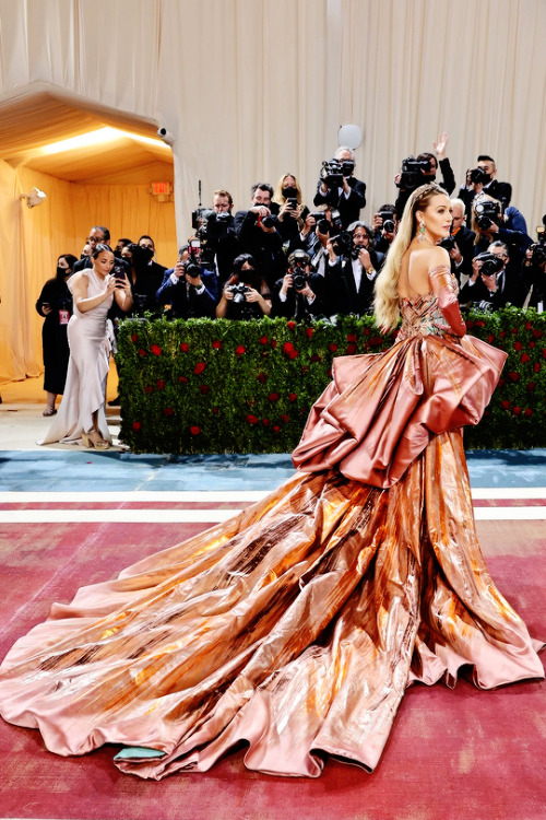 dinah-lance:Met Gala Co-Chair Blake Lively attends The 2022 Met Gala Celebrating “In America: An A