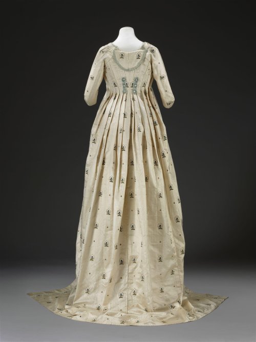 Gown, 1790-95From the V&A