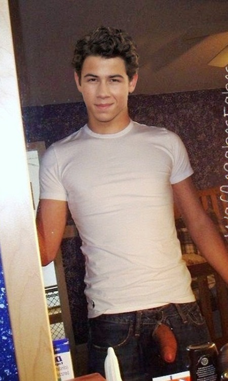 celebsland:  fuck-yeah-male-celebs:  Nick Jonas  This dude..