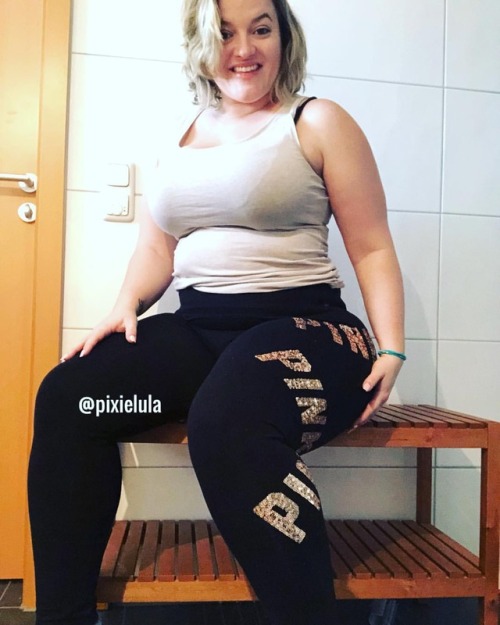 pixielula:  😋😻😘 #leggings #bathroomselfie #germany  (at Germany)https://www.instagram.com/p/BttiB8NAq2b/?utm_source=ig_tumblr_share&igshid=xe79vvrcgqlb