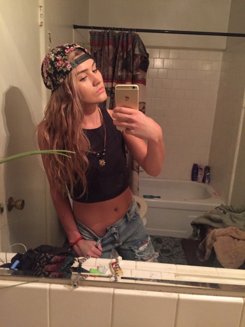 cuffya-bitch:  madameovaaries:  yeahbecausefuckyou:  I am going on a road trip rn guys  Ugh 😭  Luv me holy fuck