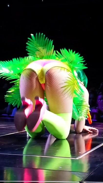 donottagphotos: katy perry ass