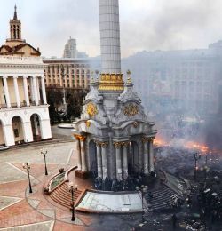 thefoxinsideandout:  smorgasbaby:  Kiev, largest city of Ukraine, before the violent demonstrations and now.  I still love this photo so much. I hate what happened in the Ukraine but at the same time it had to be done. War is a double sided blade that