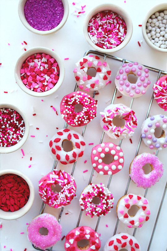sweetoothgirl:  Valentine Mini Baked Donuts