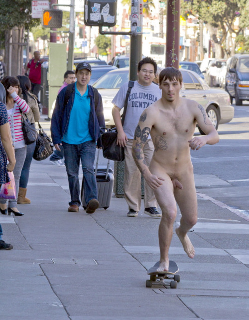 brentwalker092:  xantoo:  taking a chance… hoping he won’t flip out  Dude definitely de