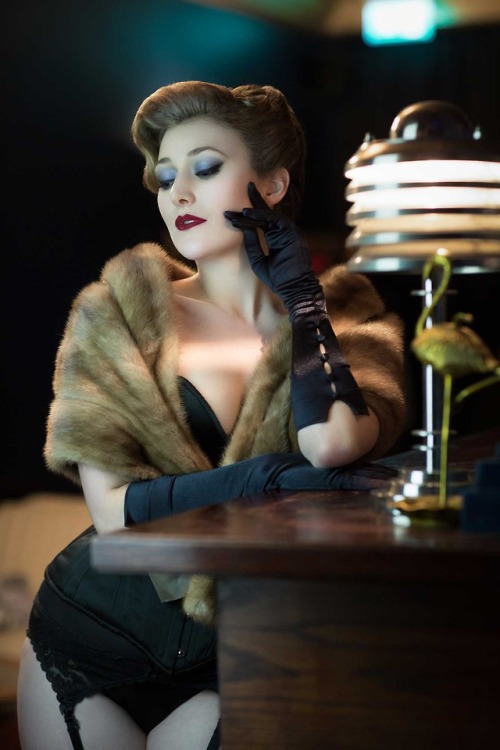 espartilhos:  Model: Hannah Hair by Miss Victory Violet, make-up by Kelly Honey-Bare Humphreys at Fontaine’s
