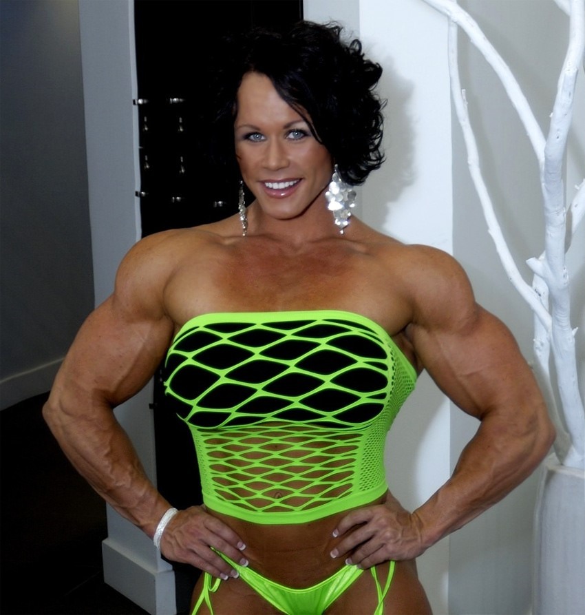 kilroy123arr:  fightingboots:  Aleesha Young  Wow! 