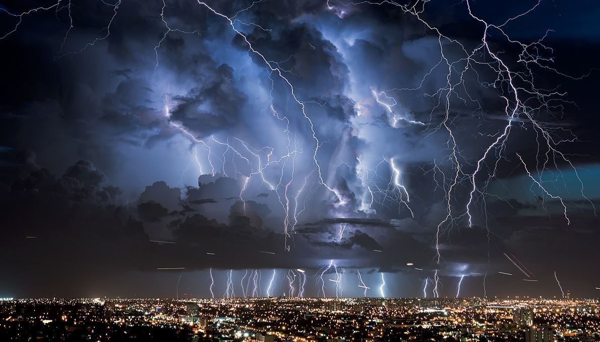 sixpenceee:Catatumbo lightning refers to continuous lightning from a near-daily thunderstorm