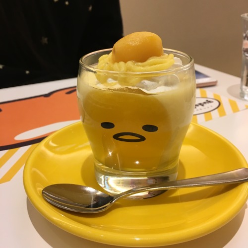 kaoruhasegawaartworks: ✌️✌️✌️ #ぐでたまカフェ #gudetama (Gudetama cafe ,7th floor HEP Five Osaka•umeda